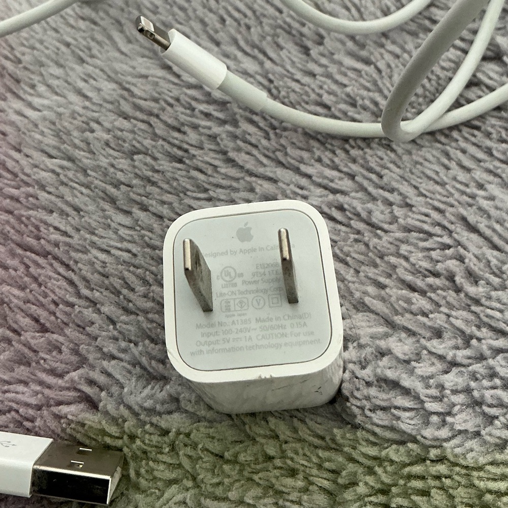 Apple Charger - Picture 6 of 6